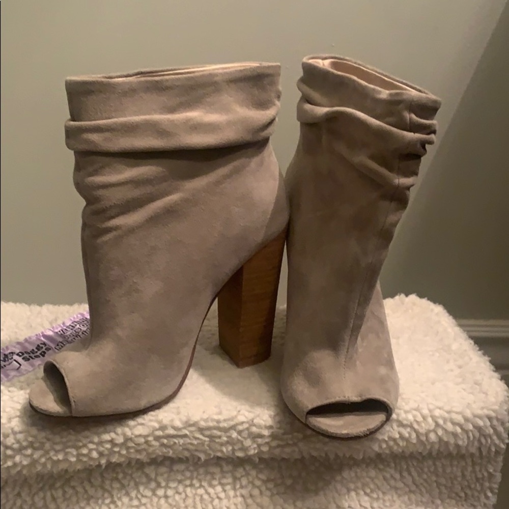 Peep toe slouch bootie